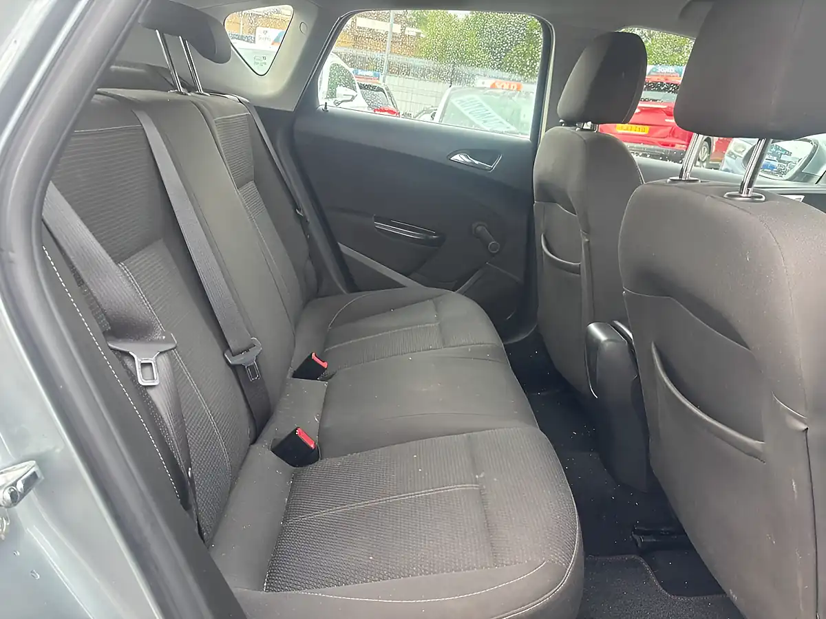 Used 2012 Vauxhall Astra Sri Silver - Interior and Exterior details 9