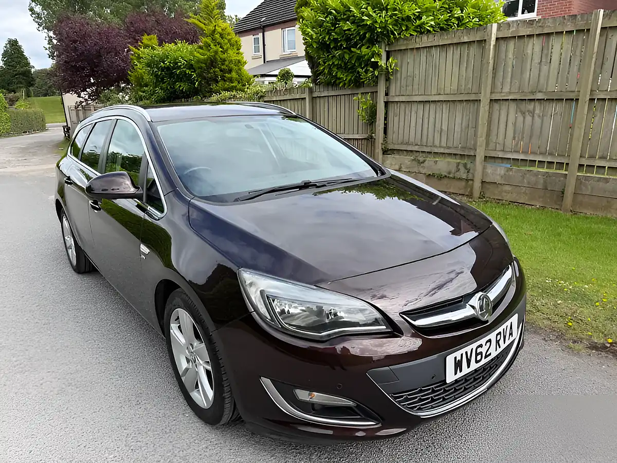 Used 2012 Vauxhall Astra Sri Sports Tourer Brown - Front View