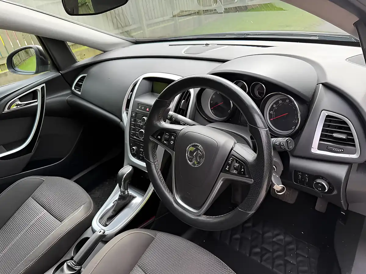Used 2012 Vauxhall Astra Sri Sports Tourer Brown - Interior and Exterior details 12