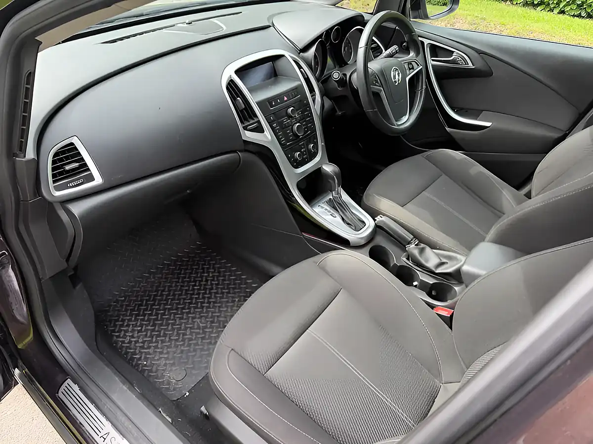 Used 2012 Vauxhall Astra Sri Sports Tourer Brown - Interior and Exterior details 13