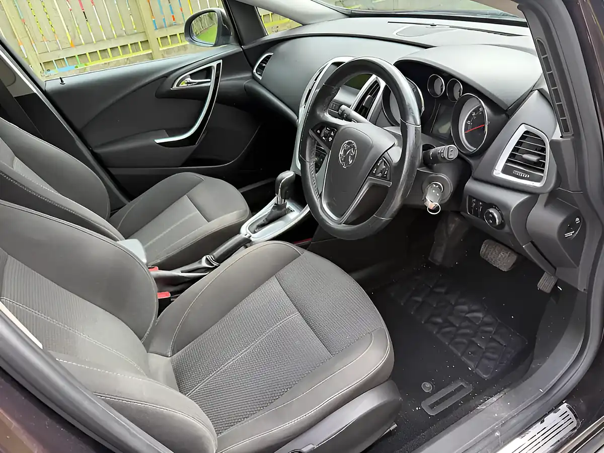 Used 2012 Vauxhall Astra Sri Sports Tourer Brown - Interior and Exterior details 16