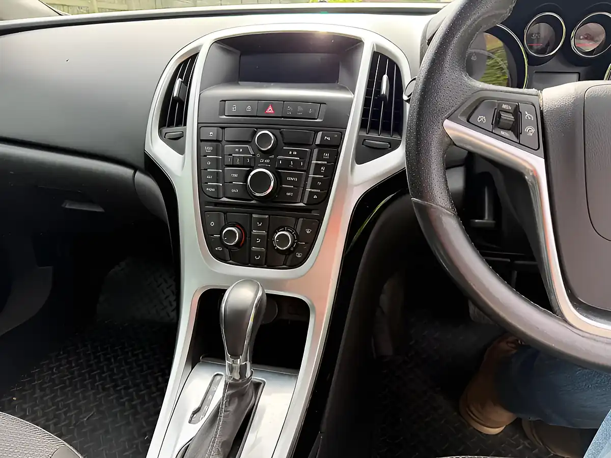 Used 2012 Vauxhall Astra Sri Sports Tourer Brown - Interior and Exterior details 17
