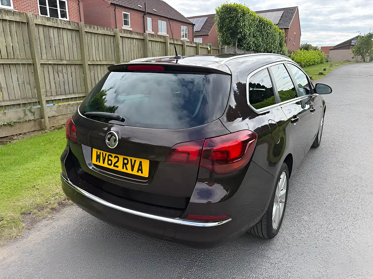 Used 2012 Vauxhall Astra Sri Sports Tourer Brown - Interior and Exterior details 5