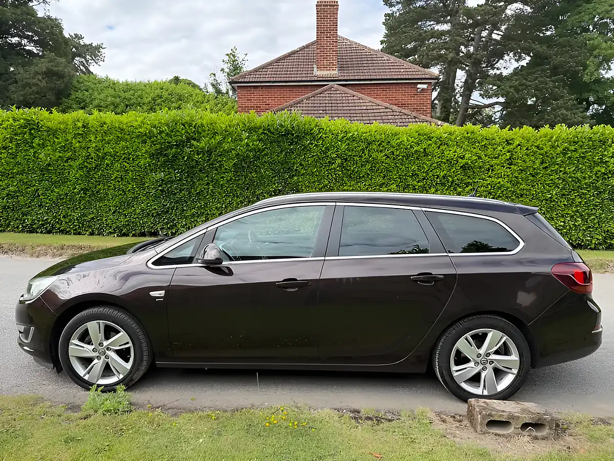 Used 2012 Vauxhall Astra Sri Sports Tourer Brown - Interior and Exterior details 7