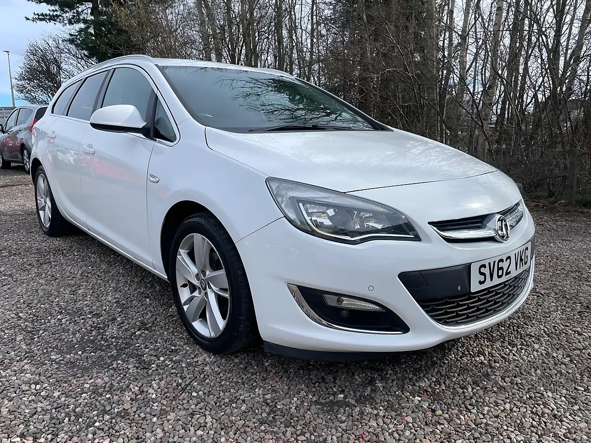Used 2012 Vauxhall Astra Sri White - Front View