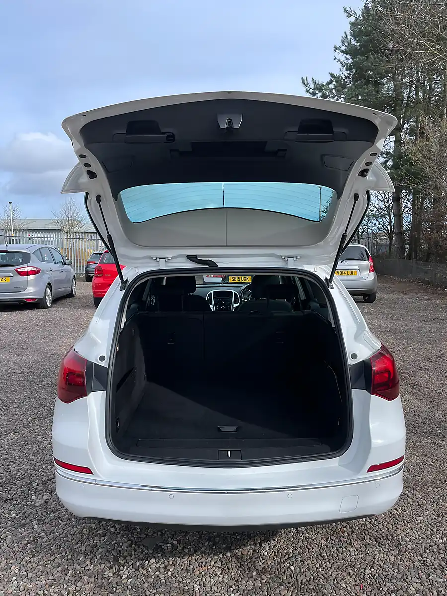 Used 2012 Vauxhall Astra Sri White - Interior and Exterior details 11