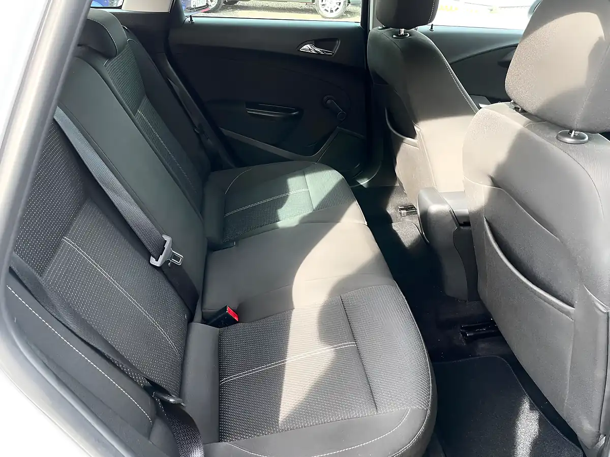 Used 2012 Vauxhall Astra Sri White - Interior and Exterior details 13