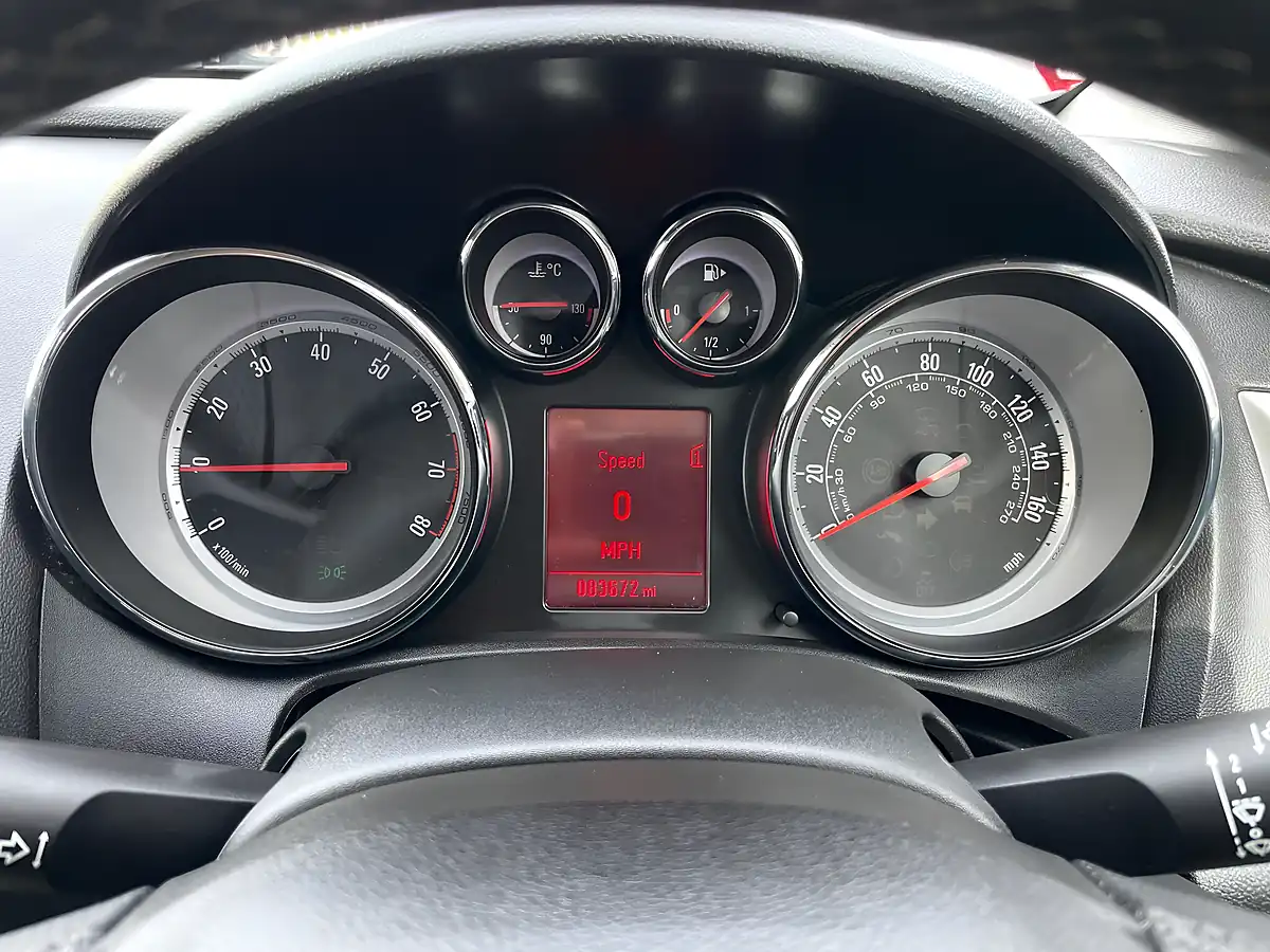 Used 2012 Vauxhall Astra Sri White - Interior and Exterior details 16