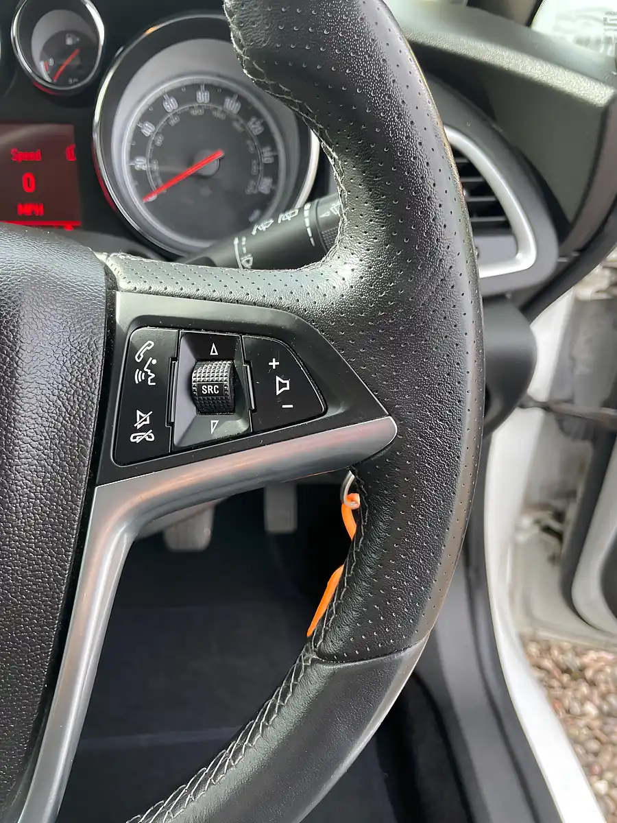 Used 2012 Vauxhall Astra Sri White - Interior and Exterior details 18