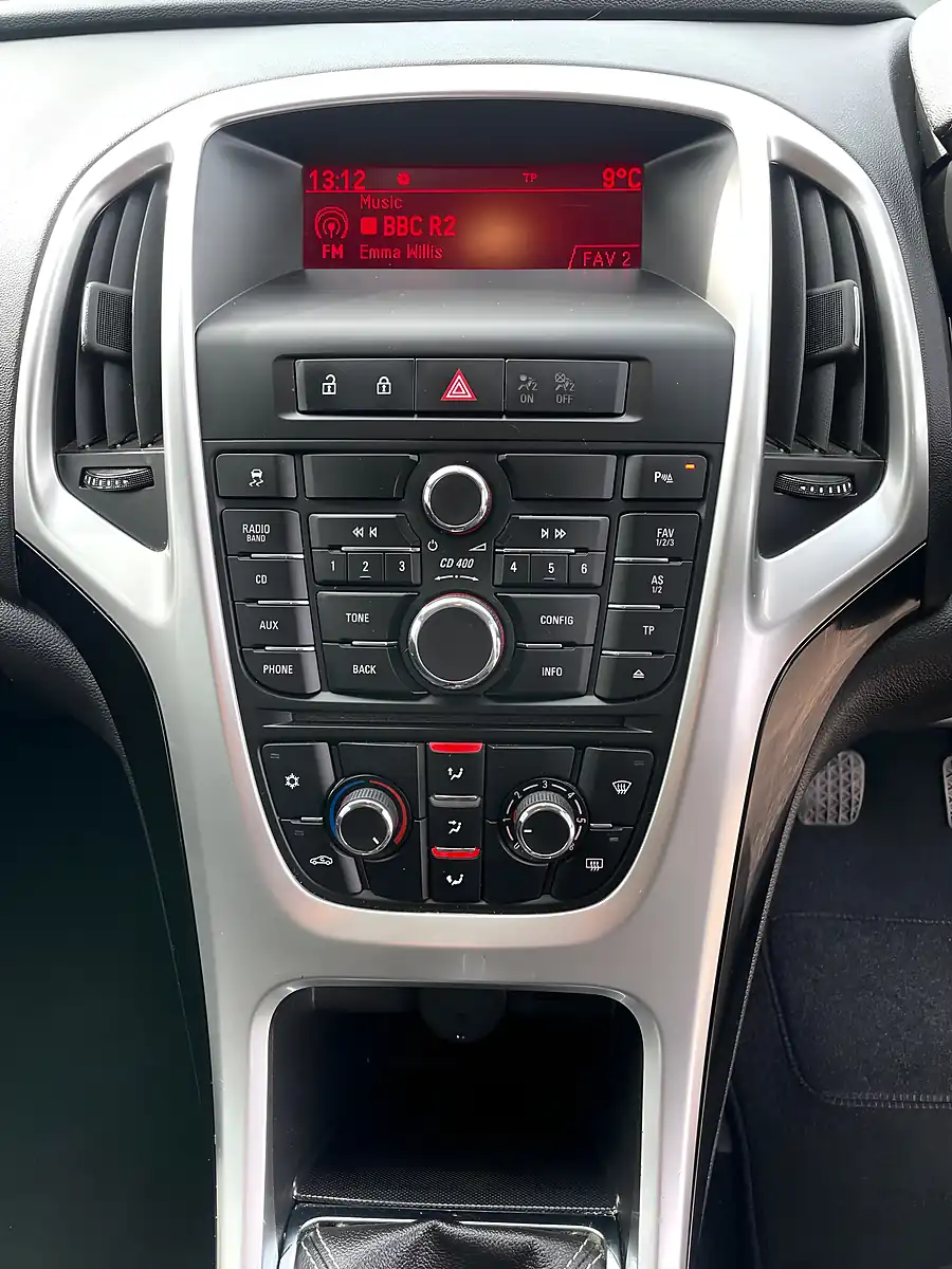 Used 2012 Vauxhall Astra Sri White - Interior and Exterior details 19