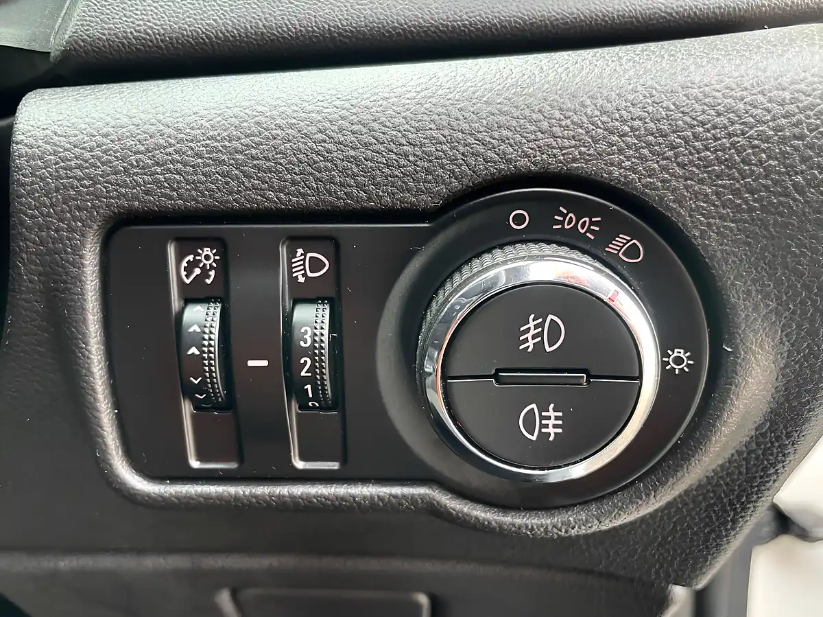Used 2012 Vauxhall Astra Sri White - Interior and Exterior details 20