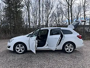 Used 2012 Vauxhall Astra Sri White - Interior and Exterior details 8
