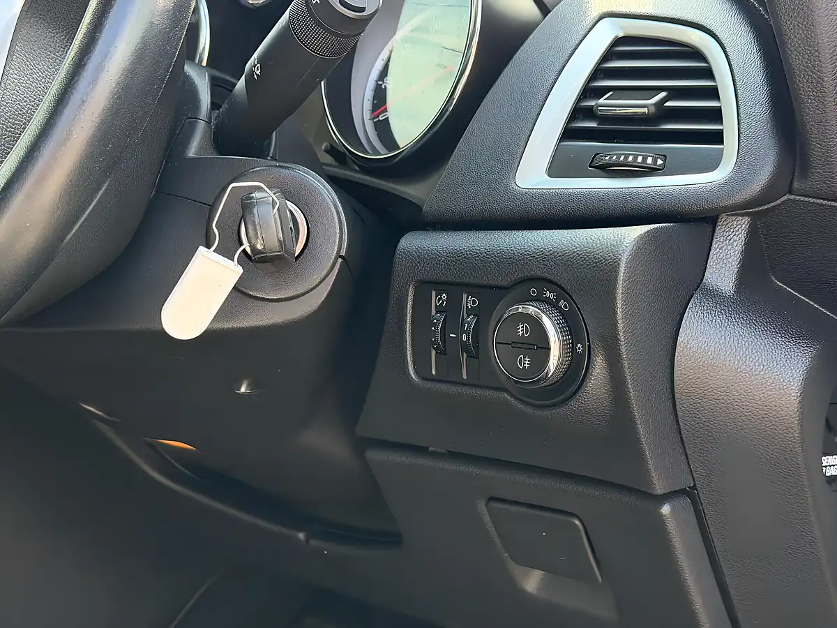 Used 2012 Vauxhall Astra Sri White - Interior and Exterior details 10