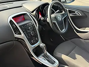 Used 2012 Vauxhall Astra Sri White - Interior and Exterior details 16