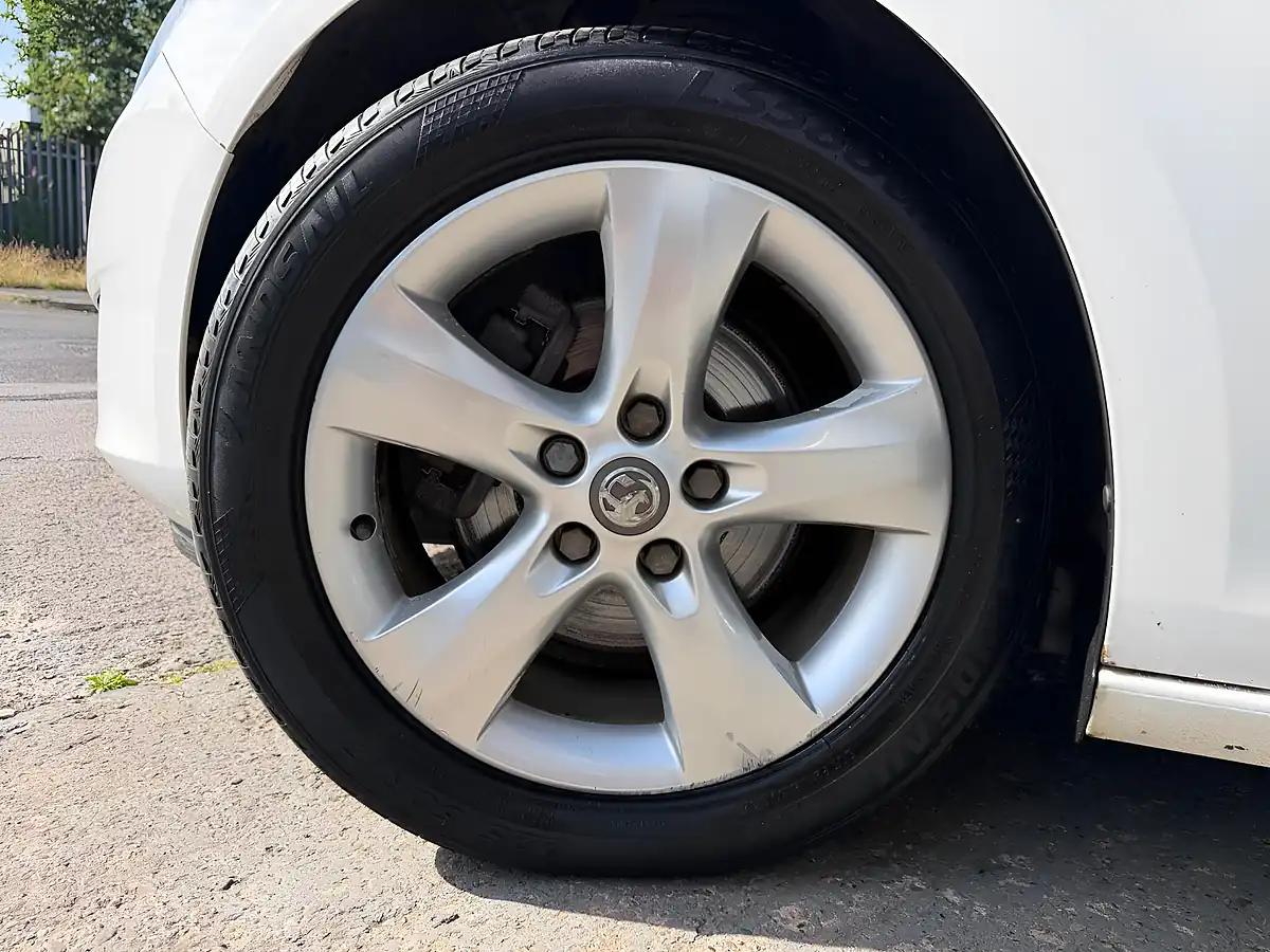 Used 2012 Vauxhall Astra Sri White - Interior and Exterior details 20