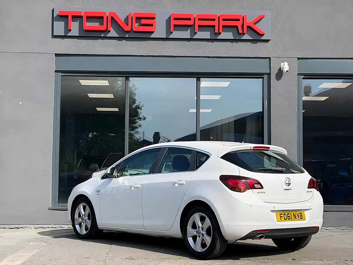 Used 2012 Vauxhall Astra Sri White - Interior and Exterior details 3