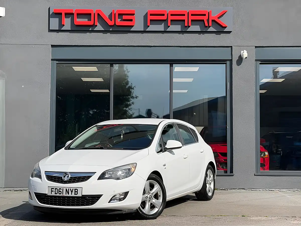 Used 2012 Vauxhall Astra Sri White - Interior and Exterior details 5