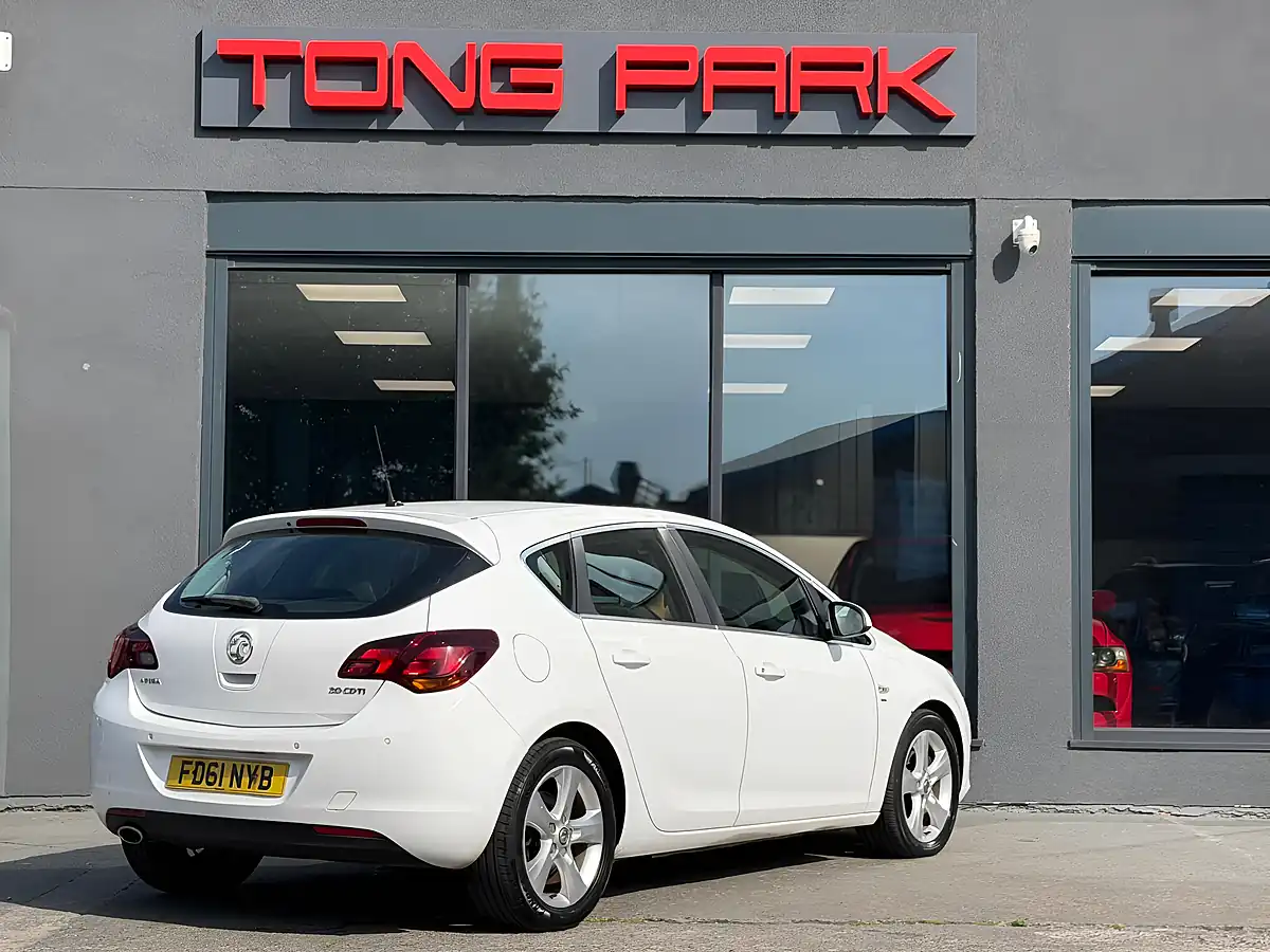 Used 2012 Vauxhall Astra Sri White - Interior and Exterior details 6