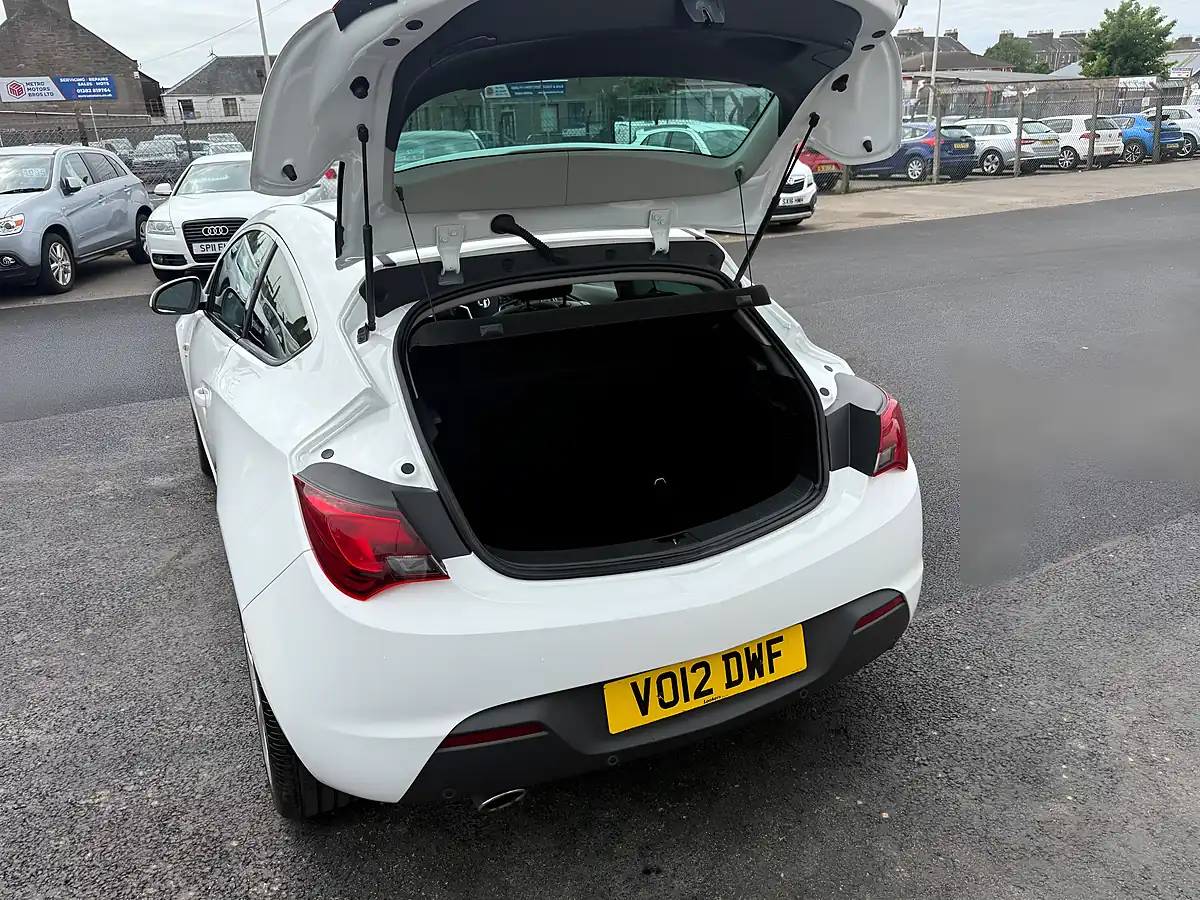 Used 2012 Vauxhall Astra Sri White - Interior and Exterior details 12