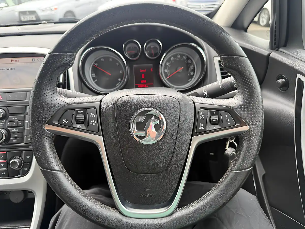 Used 2012 Vauxhall Astra Sri White - Interior and Exterior details 18