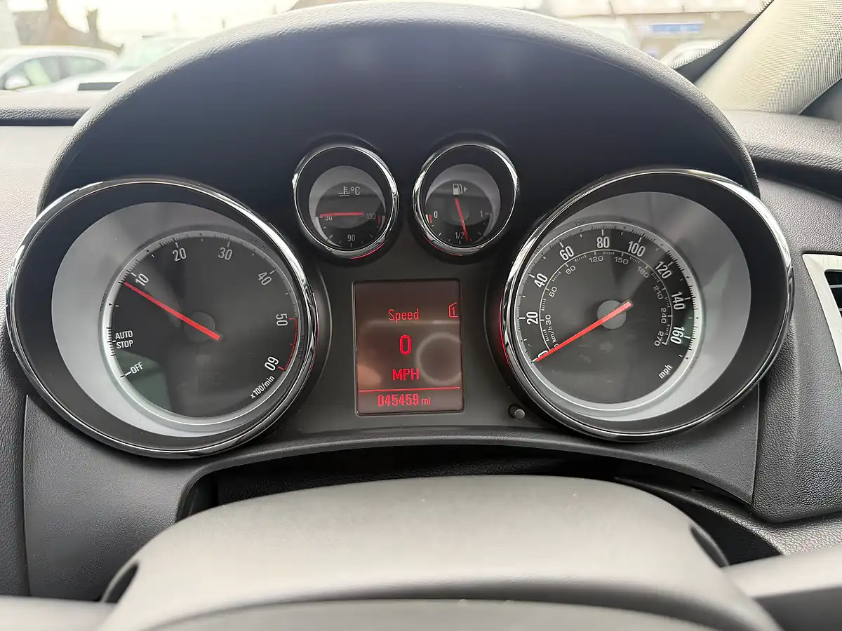 Used 2012 Vauxhall Astra Sri White - Interior and Exterior details 19