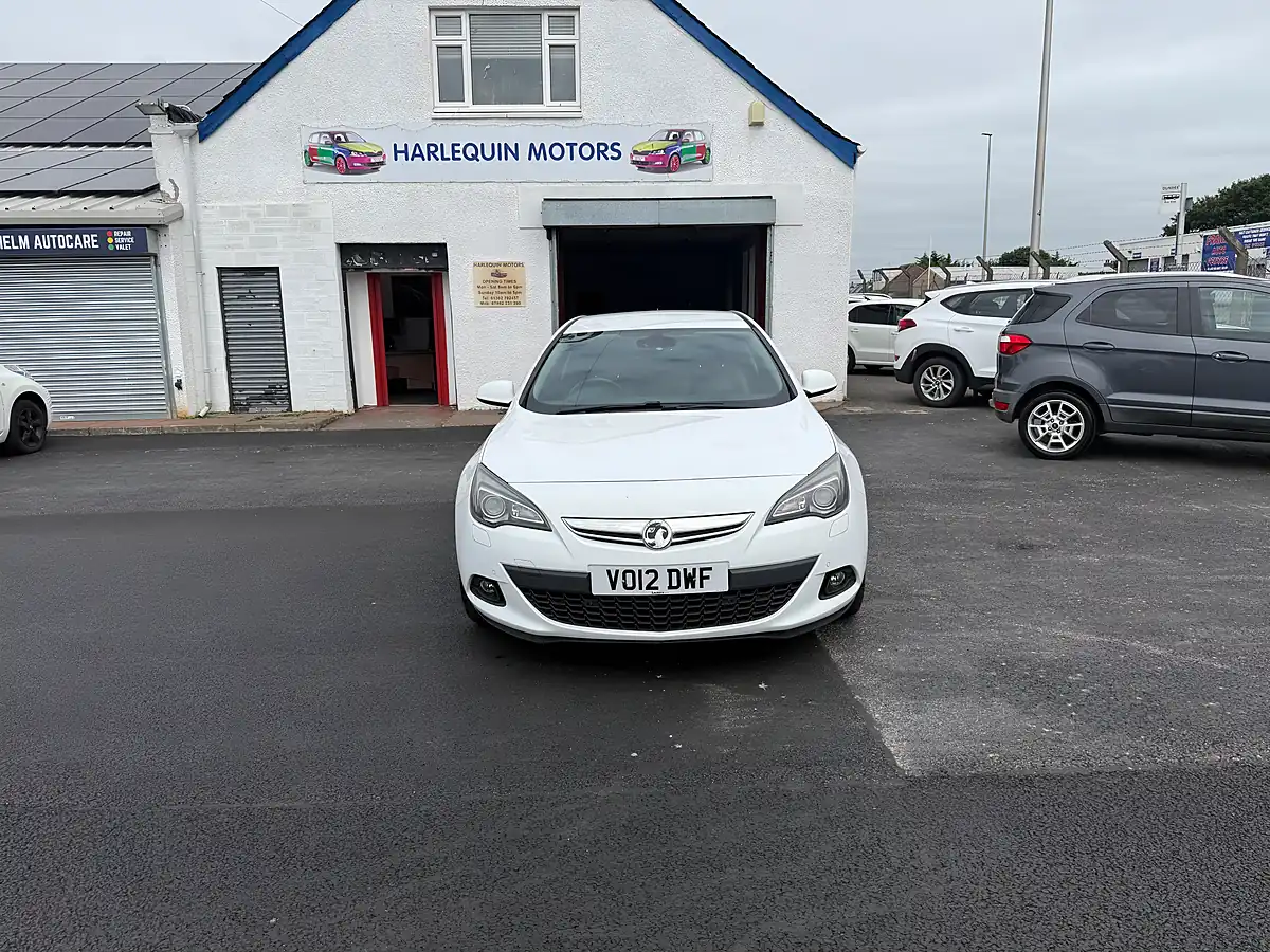 Used 2012 Vauxhall Astra Sri White - Interior and Exterior details 2