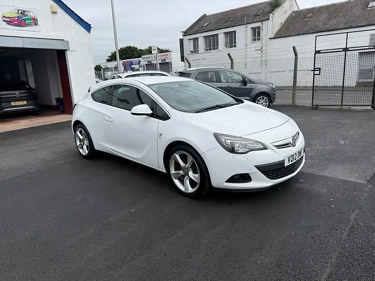 Used 2012 Vauxhall Astra Sri White - Interior and Exterior details 3
