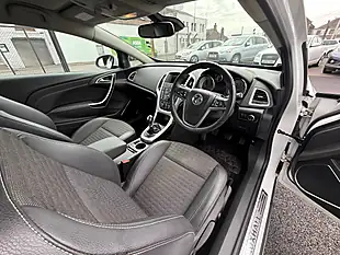 Used 2012 Vauxhall Astra Sri White - Interior and Exterior details 9