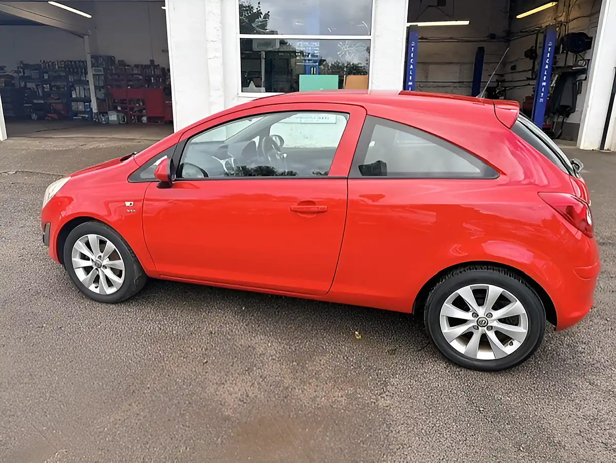 Used 2012 Vauxhall Corsa Active Red - Interior and Exterior details 5