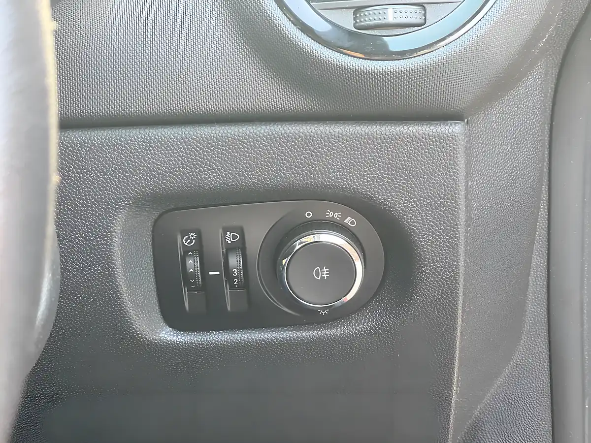 Used 2012 Vauxhall Corsa Exclusiv Orange - Interior and Exterior details 14