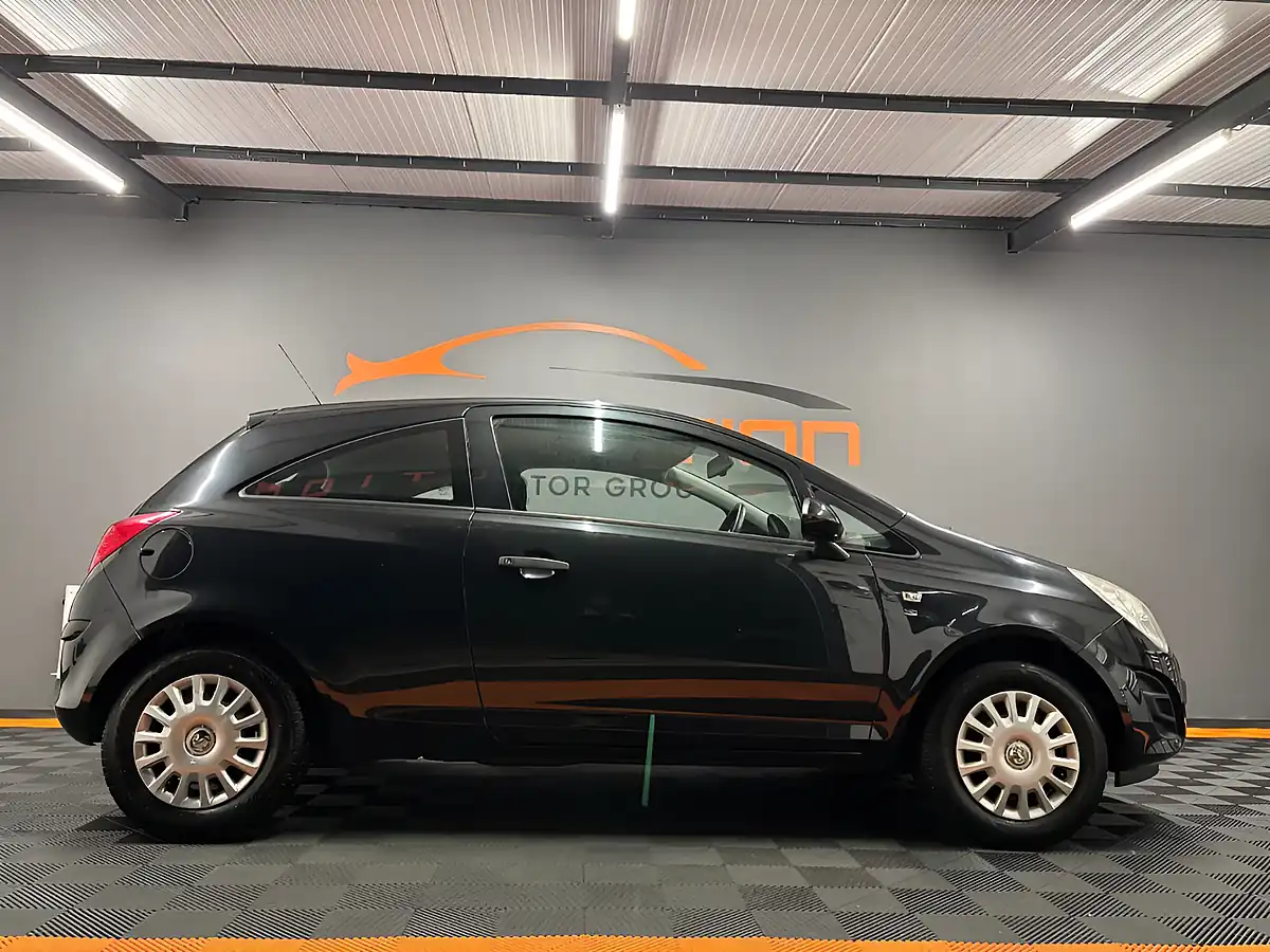 Used 2012 Vauxhall Corsa S Ecoflex Black - Interior and Exterior details 5