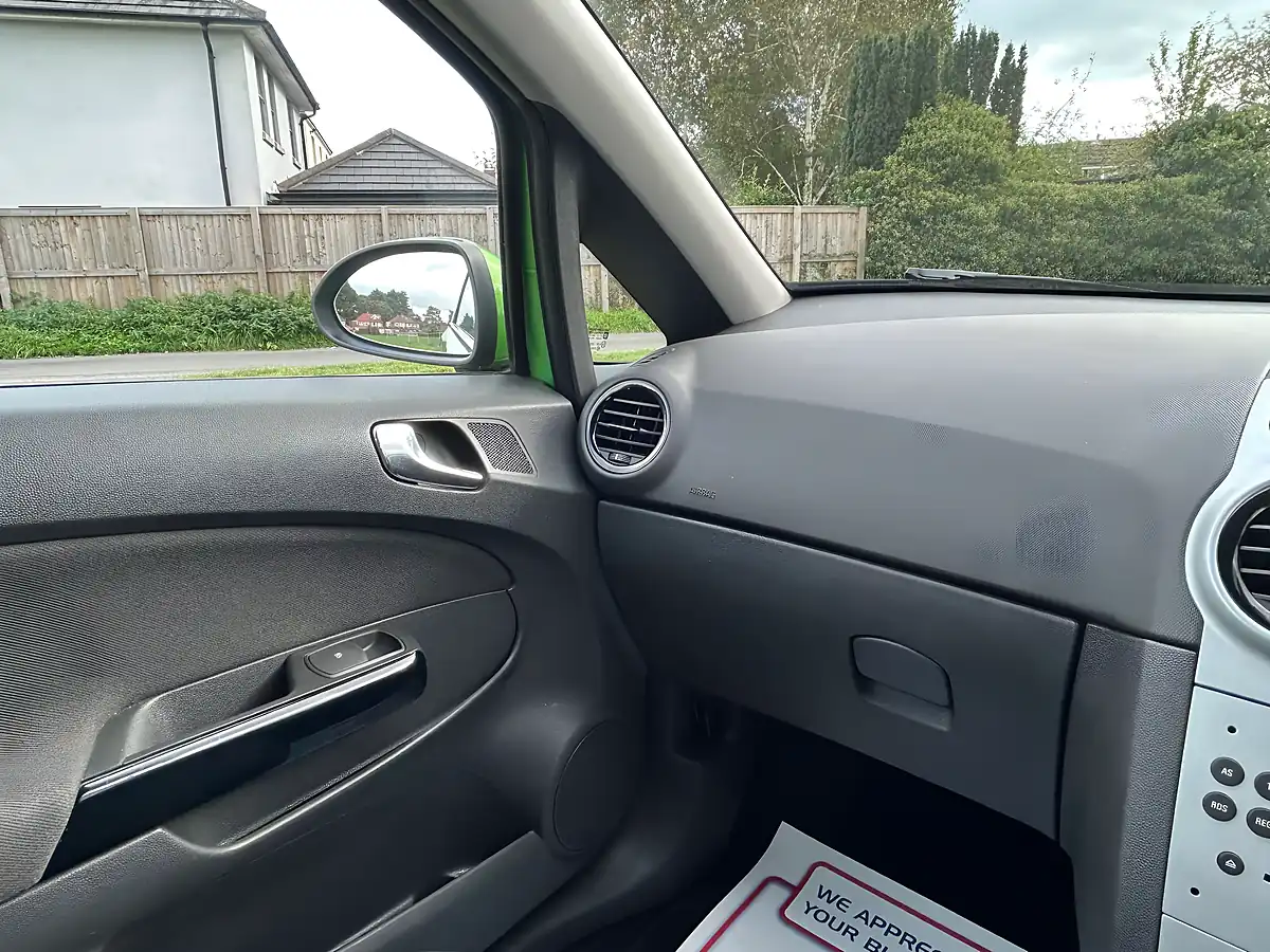 Used 2012 Vauxhall Corsa S Green - Interior and Exterior details 16