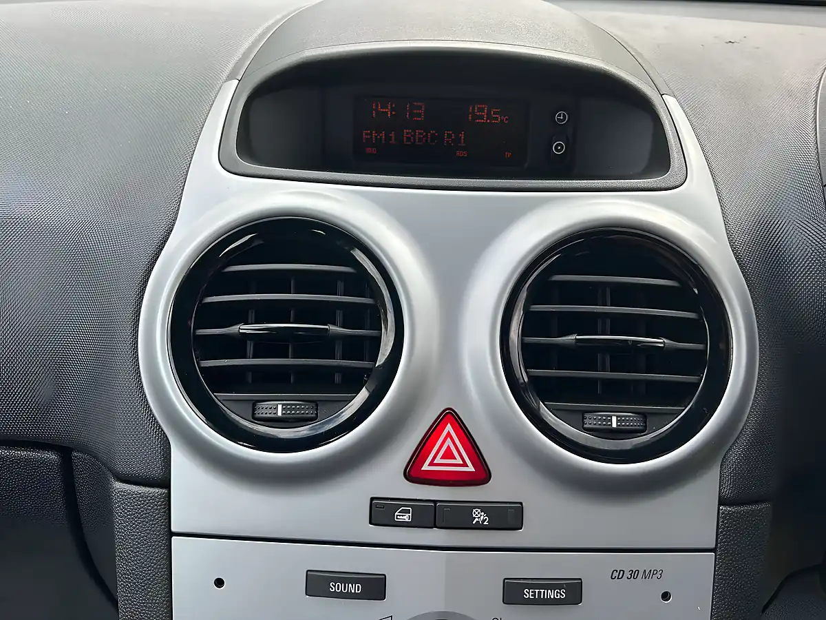 Used 2012 Vauxhall Corsa S Green - Interior and Exterior details 19