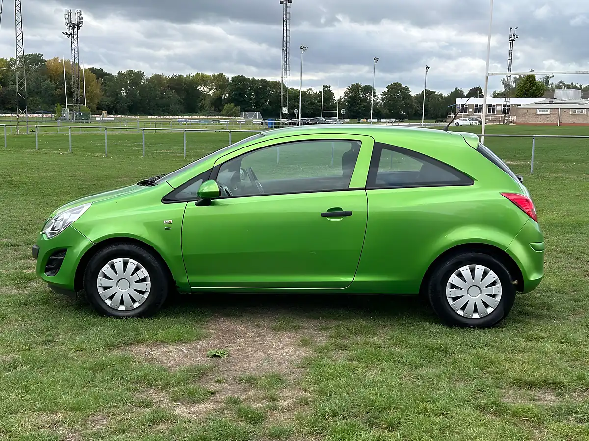 Used 2012 Vauxhall Corsa S Green - Interior and Exterior details 8