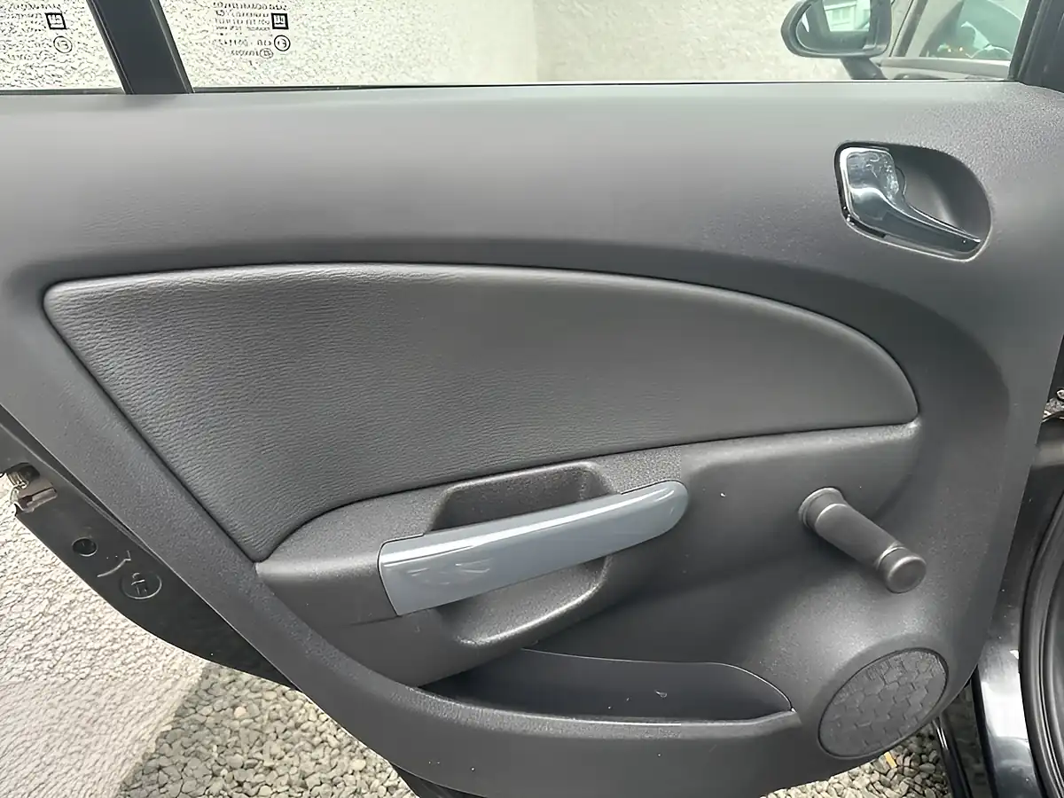 Used 2012 Vauxhall Corsa Se Black - Interior and Exterior details 11