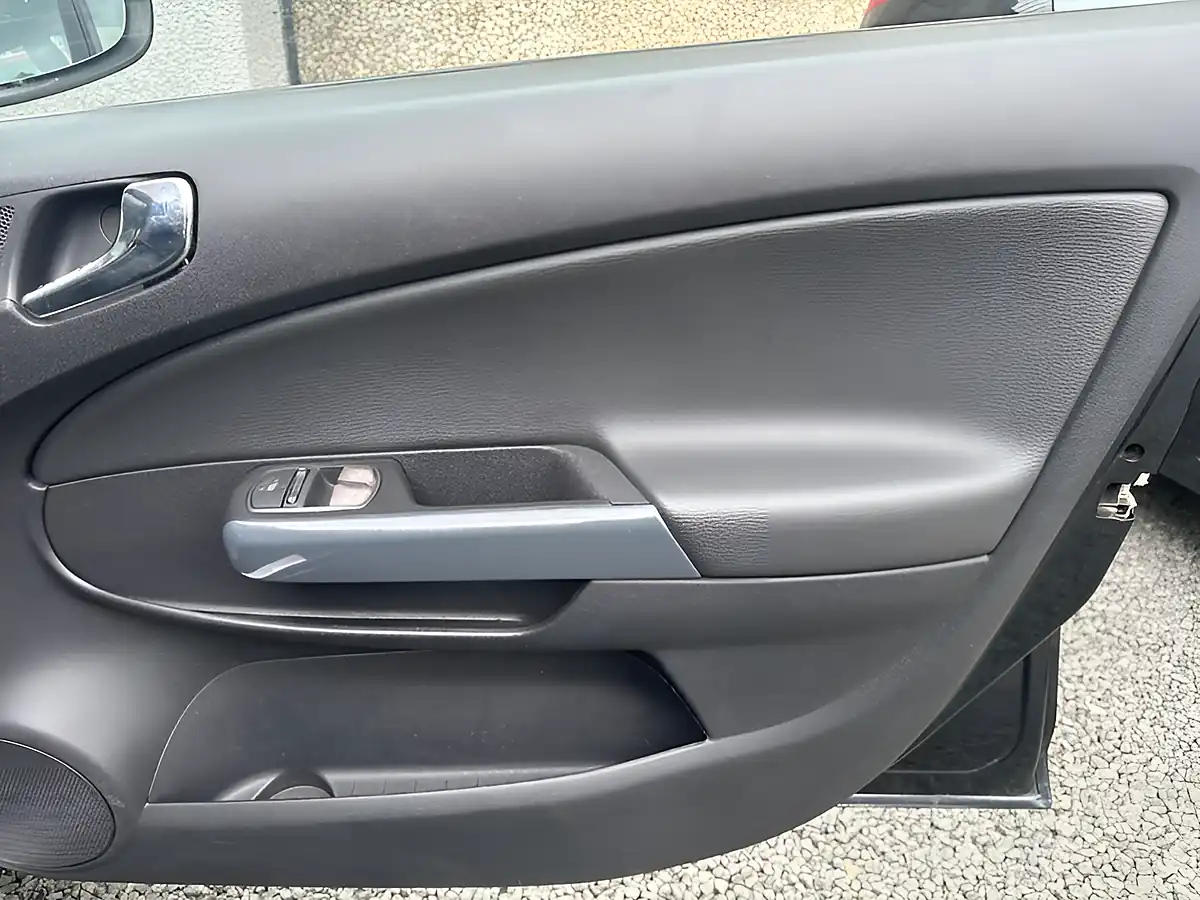 Used 2012 Vauxhall Corsa Se Black - Interior and Exterior details 12