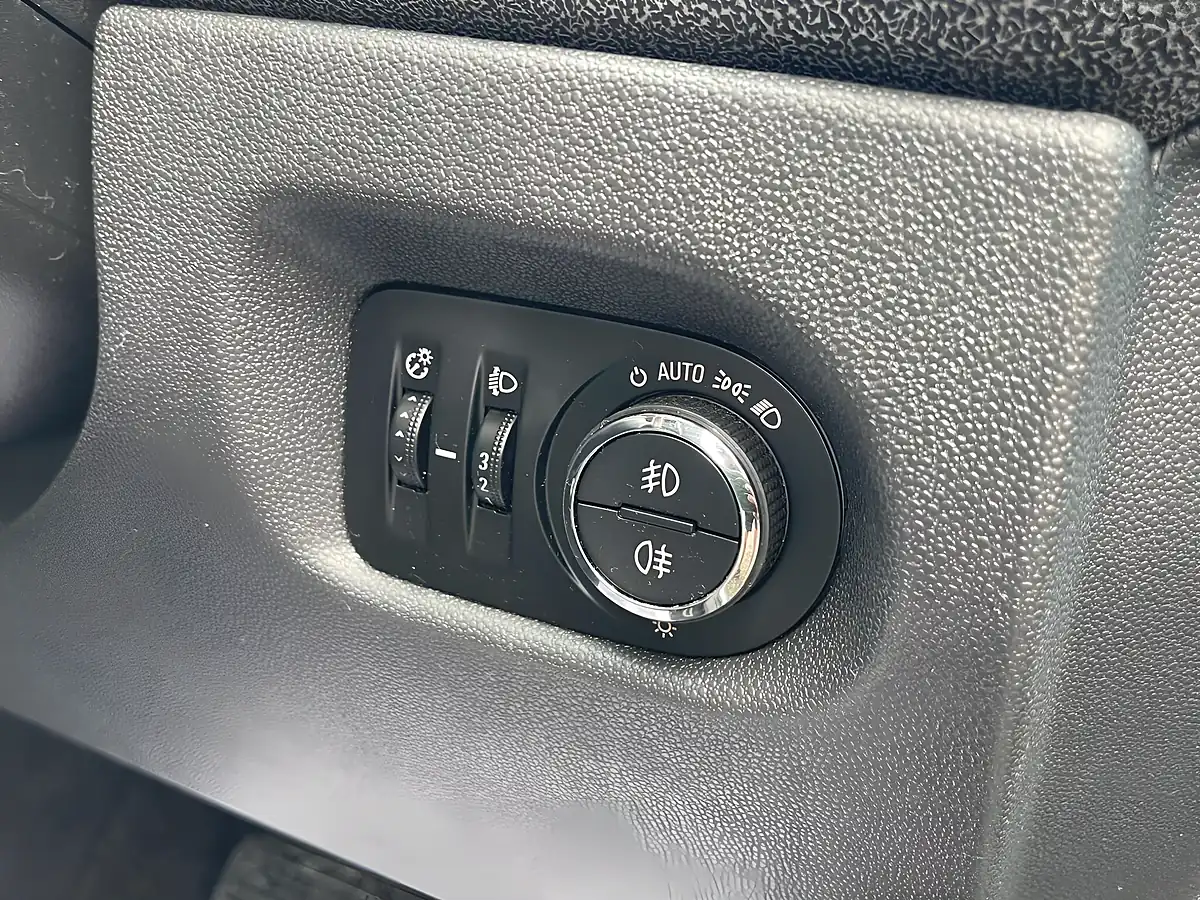 Used 2012 Vauxhall Corsa Se Blue - Interior and Exterior details 17
