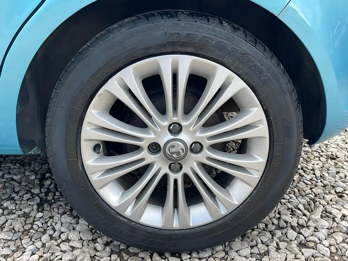 Used 2012 Vauxhall Corsa Se Blue - Interior and Exterior details 19