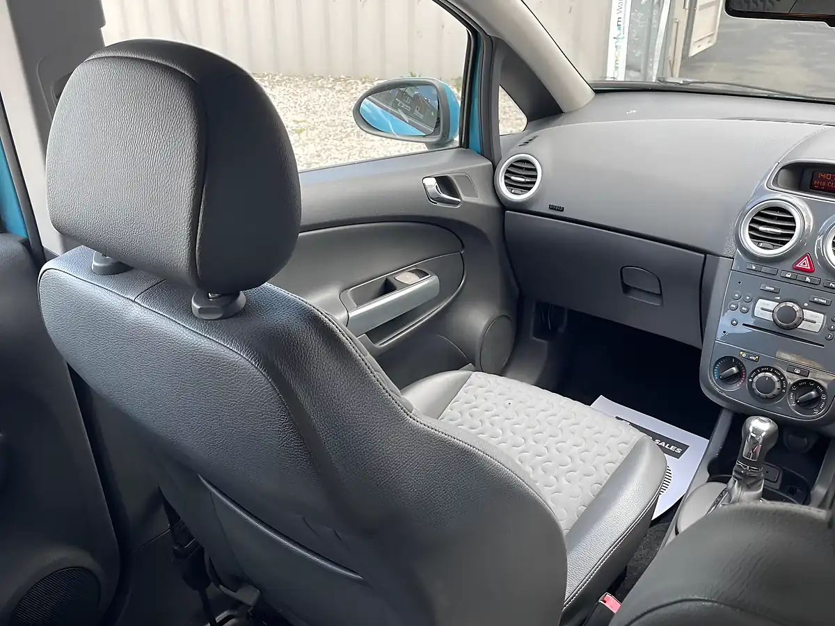 Used 2012 Vauxhall Corsa Se Blue - Interior and Exterior details 3