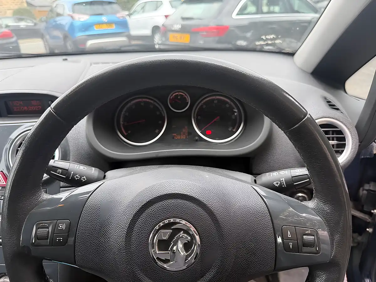 Used 2012 Vauxhall Corsa Se Blue - Interior and Exterior details 9