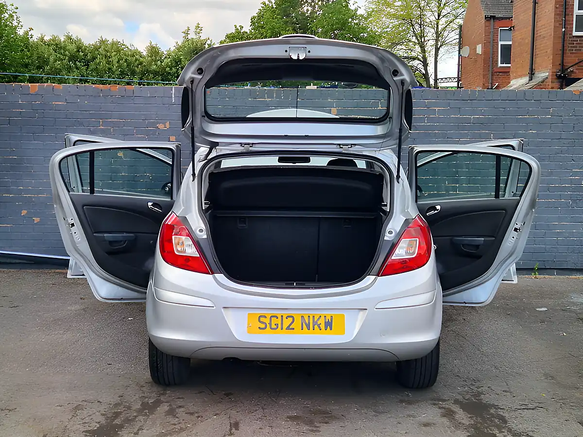 Used 2012 Vauxhall Corsa Se Silver - Interior and Exterior details 12