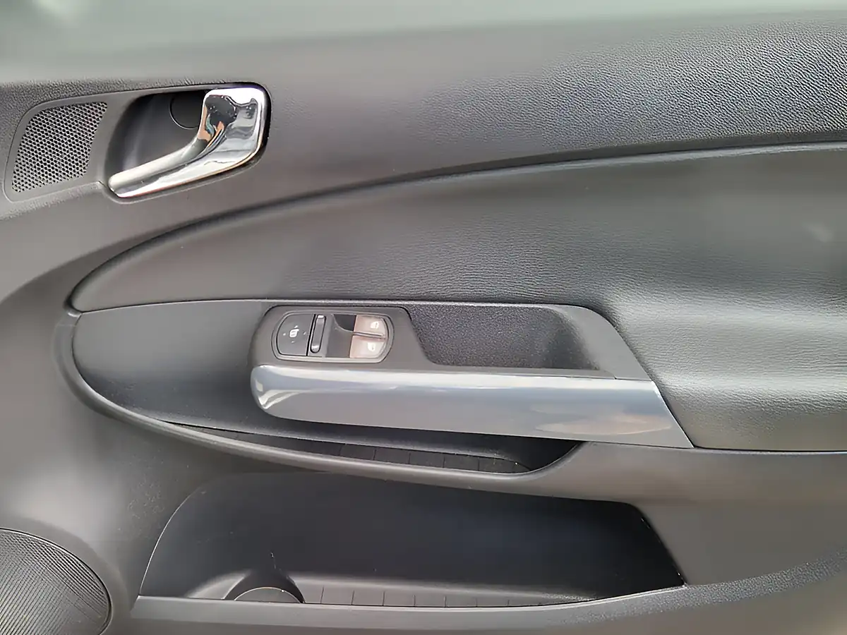 Used 2012 Vauxhall Corsa Se Silver - Interior and Exterior details 15