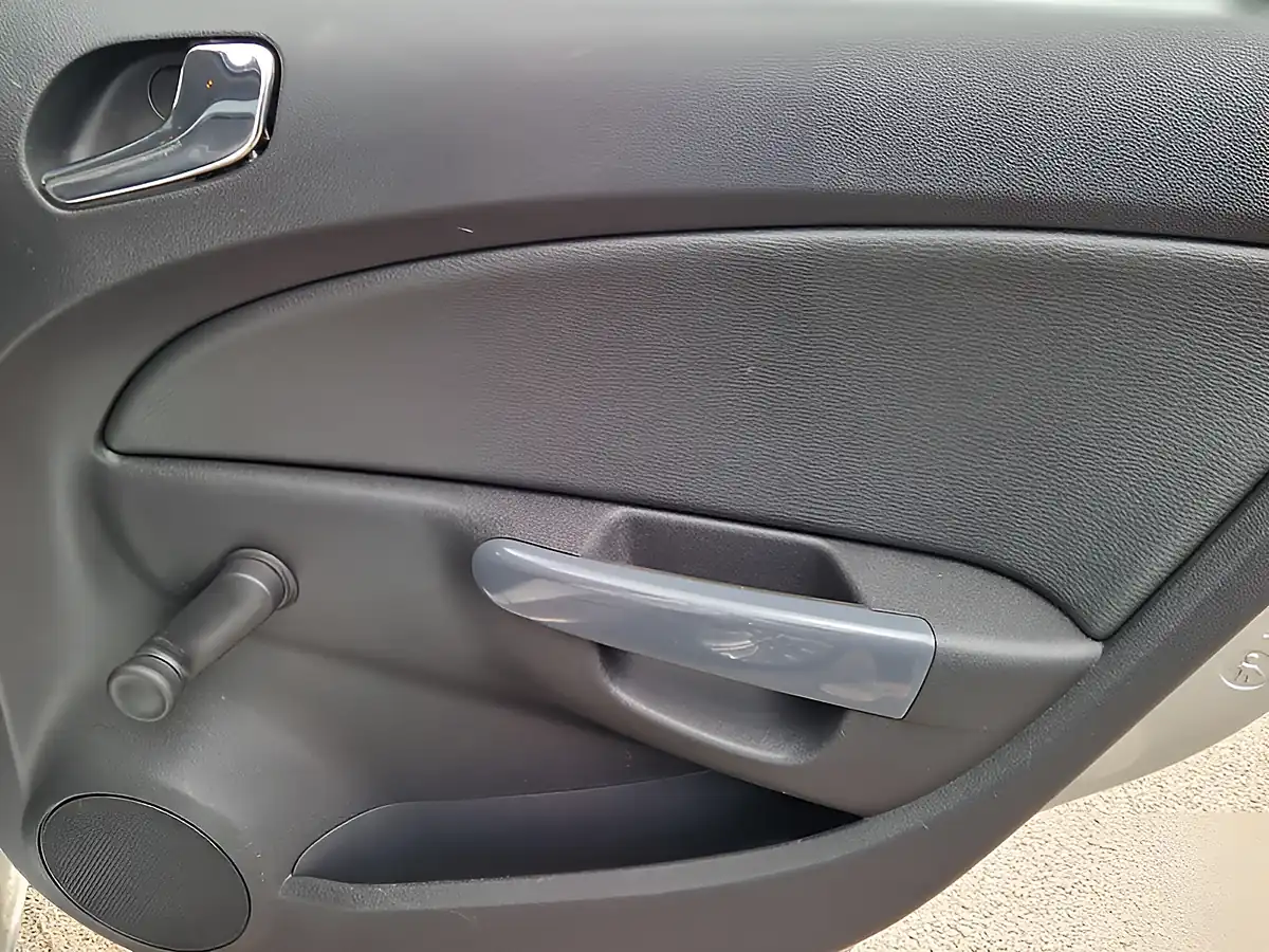 Used 2012 Vauxhall Corsa Se Silver - Interior and Exterior details 16