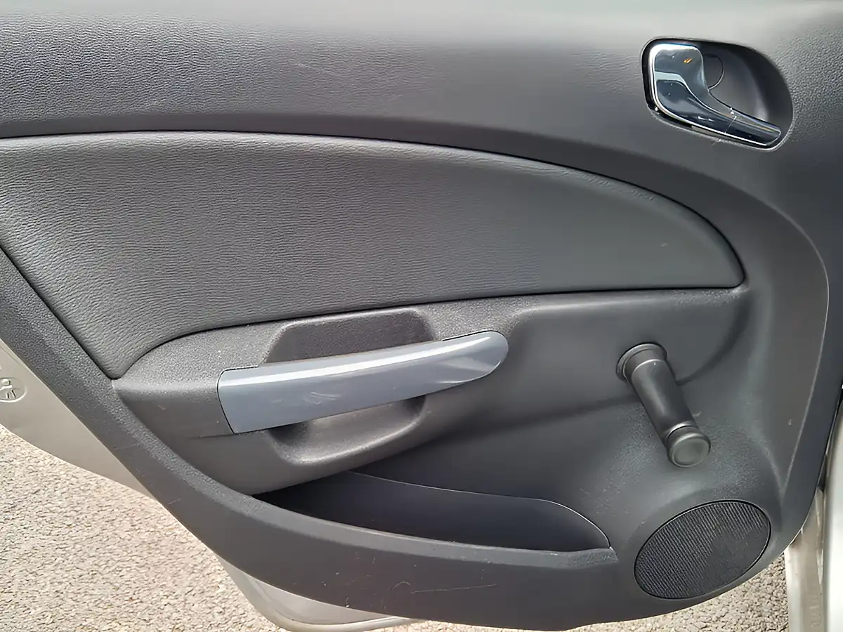 Used 2012 Vauxhall Corsa Se Silver - Interior and Exterior details 18