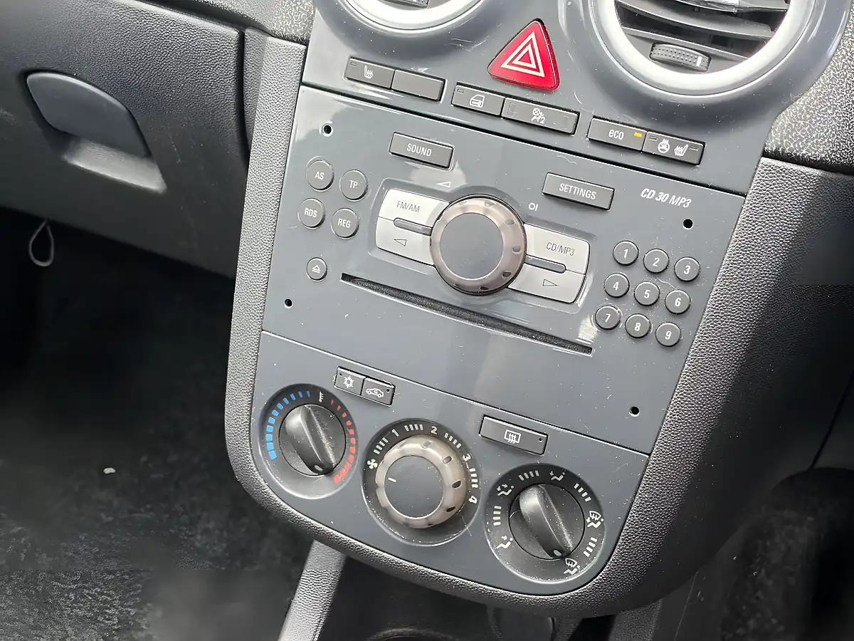 Used 2012 Vauxhall Corsa Se Silver - Interior and Exterior details 13