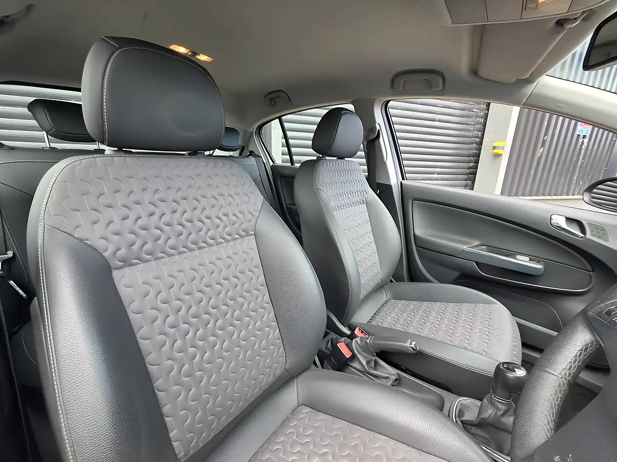 Used 2012 Vauxhall Corsa Se Silver - Interior and Exterior details 5