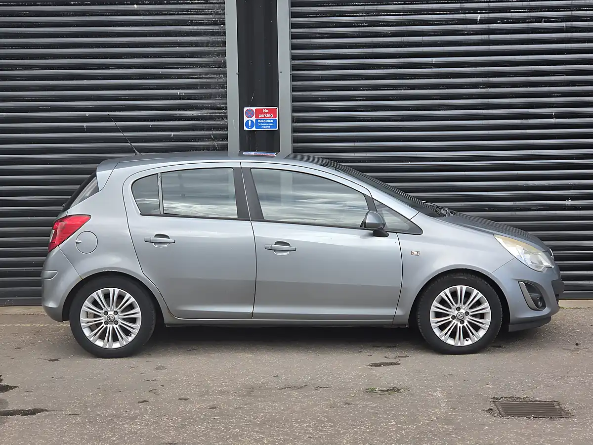 Used 2012 Vauxhall Corsa Se Silver - Interior and Exterior details 7