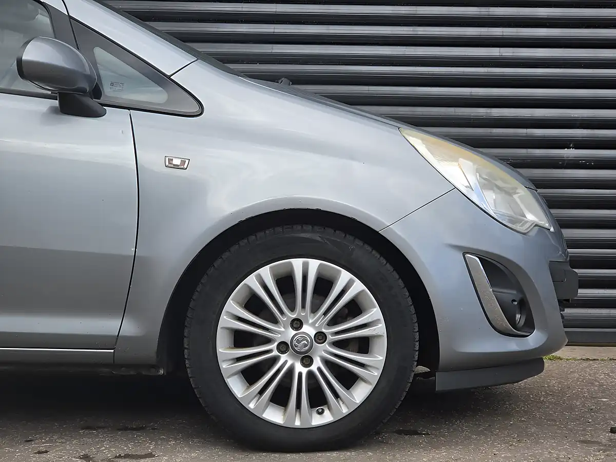 Used 2012 Vauxhall Corsa Se Silver - Interior and Exterior details 8