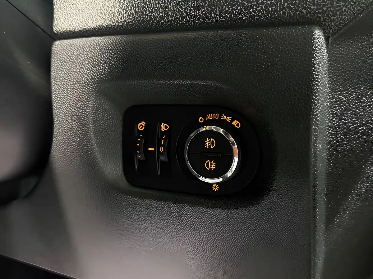 Used 2012 Vauxhall Corsa Se Silver - Interior and Exterior details 10