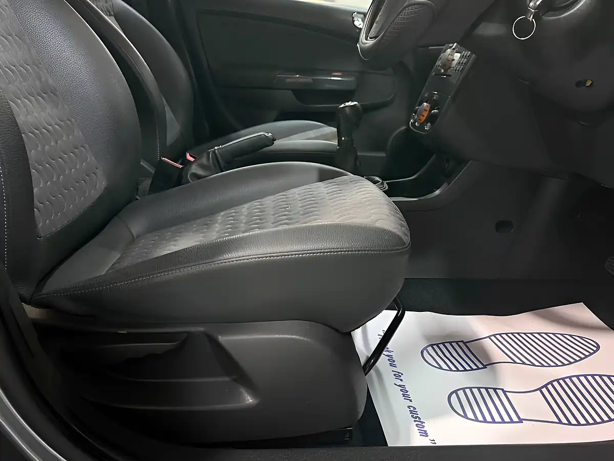 Used 2012 Vauxhall Corsa Se Silver - Interior and Exterior details 11